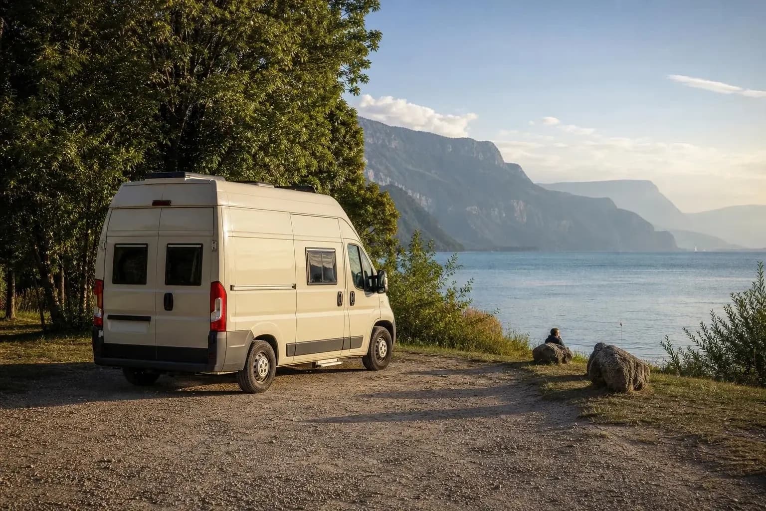 Lacs alpins : Annecy, Bauges et Bourget en van aménagé au départ de lyon